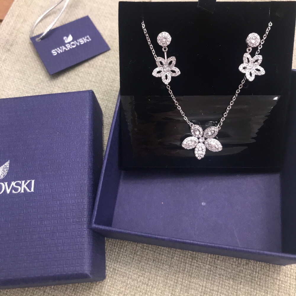 Swarovski Chrystal earring necklace set